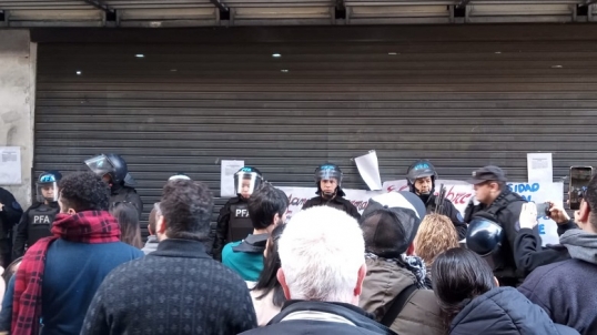 La Policía Federal impidió la entrada de estudiantes y trabajadores a la Universidad Nacional de las Madres