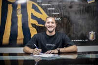 Rosario Central: El arquero Jeremías Ledesma firmó su contrato con el club