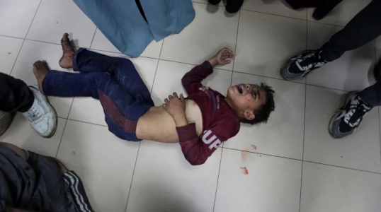 Israel atacó una escuela en Gaza, hay al menos 28 palestinos muertos y decenas de heridos