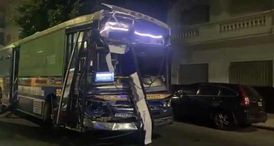 Chocan dos colectivos en el barrio de Belgrano y hay varios heridos