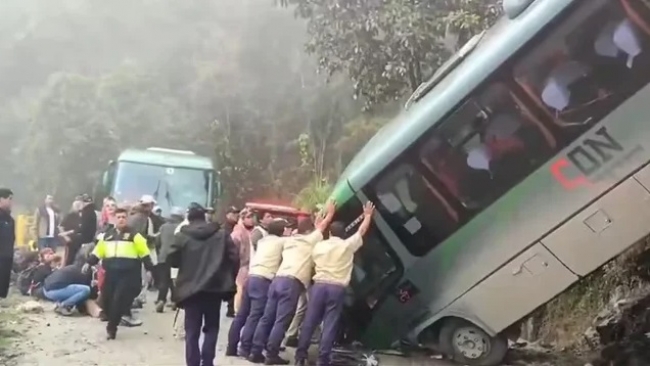 Perú: Un micro con 32 pasajeros se desbarrancó y hay dos argentinos heridos