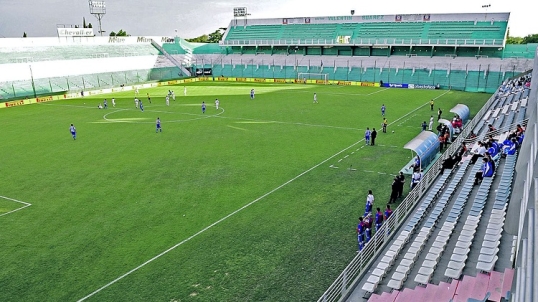 Banfield levantó todas sus inhibiciones y quedó habilitado para incorporar jugadores