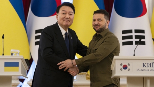 Corea del Sur reconsidera el envío de armas a Ucrania