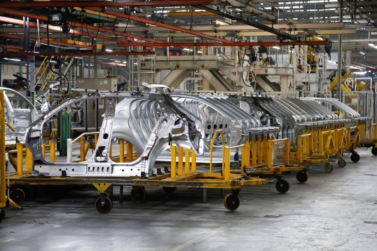 La actividad industrial se desplomó un 7,9% interanual en febrero