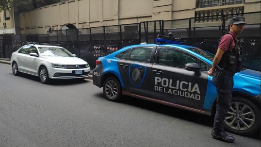 Ciudad de Buenos Aires: conductor con auto diplomático ruso se negó a hacerse el control de alcoholemia