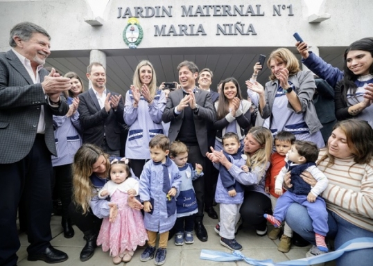 El gobernador Axel Kicillof inauguró un nuevo edificio para el jardín maternal Nº1 de Luján