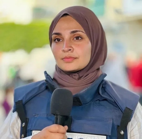 Huda Emad, periodista en Gaza: «Seguir viva es un lujo»