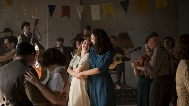 Llega a las salas «El bello verano», una joven acaba de mudarse del campo a la ciudad y así conoce a un pintor