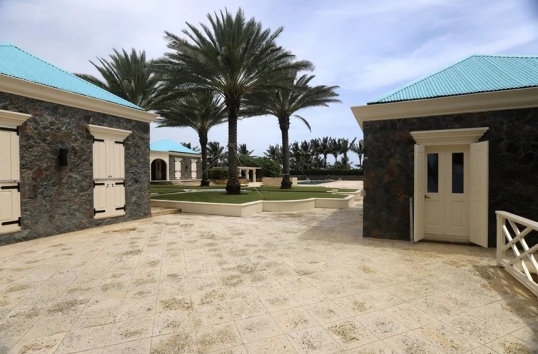 Demócratas publican imágenes inéditas de la isla privada del pederasta Jeffrey Epstein