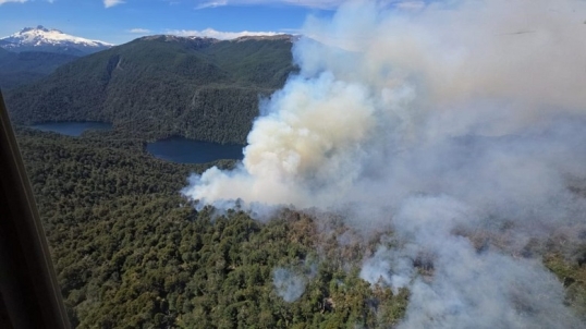 Parque Nahuel Huapi: Avanzan en controlar el incendio en Los Manzanos