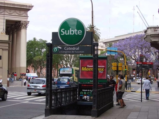 Jorge Macri pidió que la estación “Catedral” de la Línea D de subte se renombre como “Catedral-Papa Francisco”