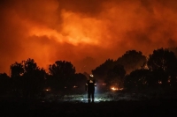 Neuquén: Brigadistas trabajan a destajo para apagar el fuego en Valle Magdalena