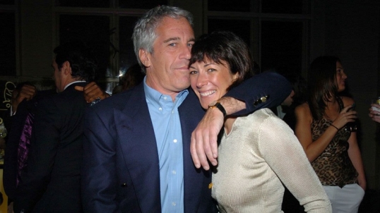Ghislaine Maxwell mencionó a "poderosos financieros y hombres de dinero de Wall Street" vinculados  a Epstein