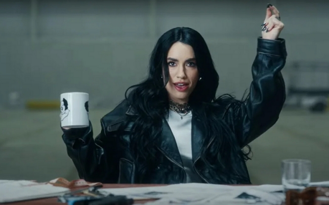 Lali Espósito: “Hay cosas importantes como el hospital Garrahan y hablamos de la empanada de Darín”