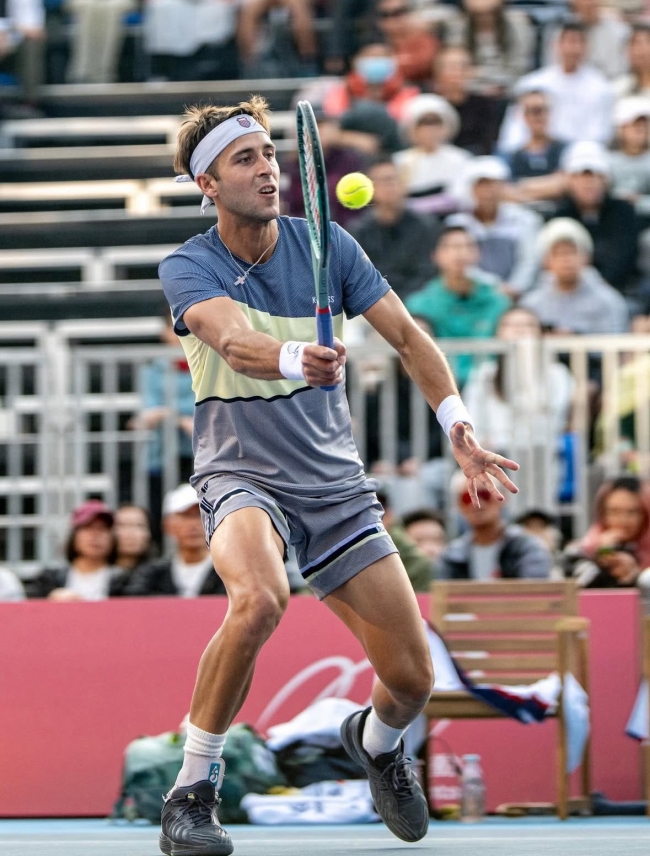 ATP de Hong Kong: Tomás Etcheverry avanzó a la segunda ronda