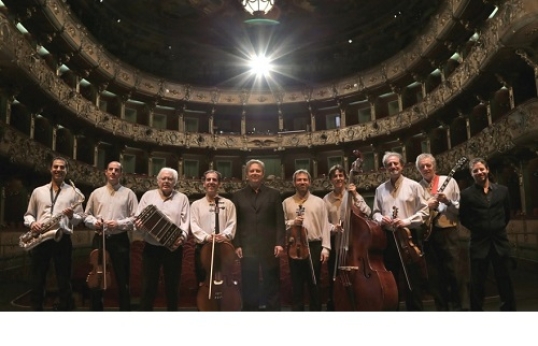 La Camerata Porteña interpreta a Piazzolla e Caras y Caretas 2037