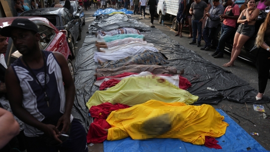 Tras dejas más de 130 muertes: El gobernador de Río, Claudio Castro celebró operativo en favela