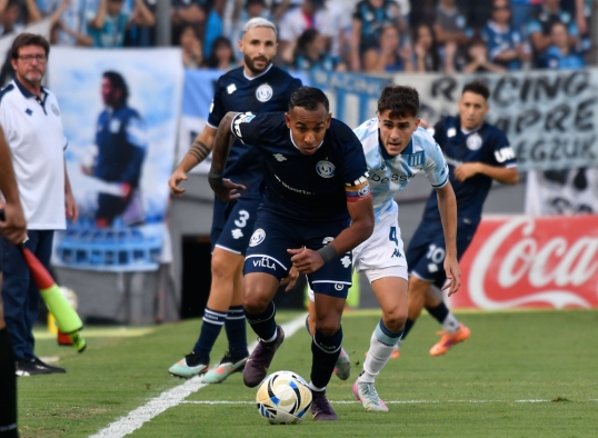 Torneo apertura de la Liga Profesional de Fútbol: Racing empató 1-1 con Independiente Rivadavia