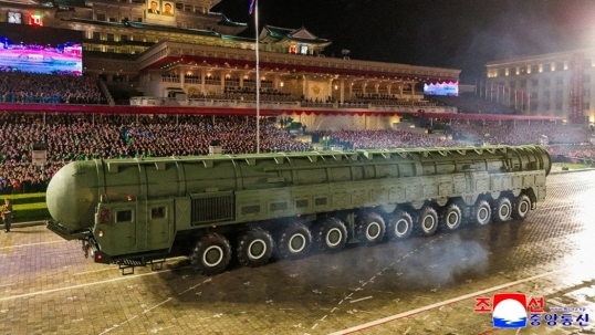 Corea del Norte presentó el armamento más potente del país