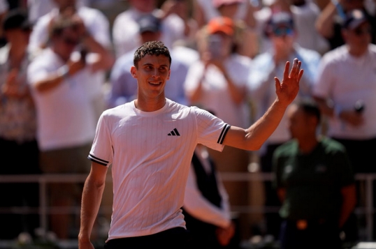 Roland Garros 2026: Juan Manuel Cerúndolo eliminó al Nº 1 Jannik Sinner