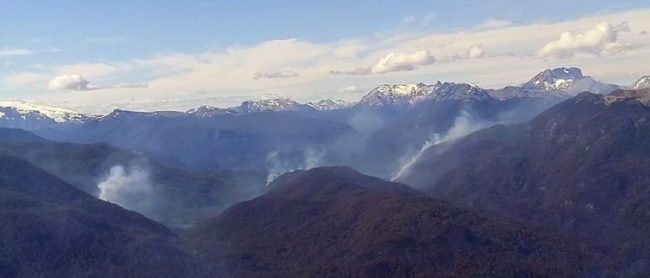 Bariloche: El incendio ya afectó casi 4.500 hectáreas en el parque Nahuel Huapi
