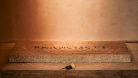 Santa María la Mayor: Miles de personas pasan a rendir homenaje al Papa Francisco