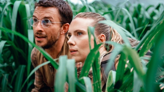 Estrenan «Jurassic World: Renace», con Scarlett Johansson, Mahershala Ali, Jonathan Bailey, Rupert Friend
