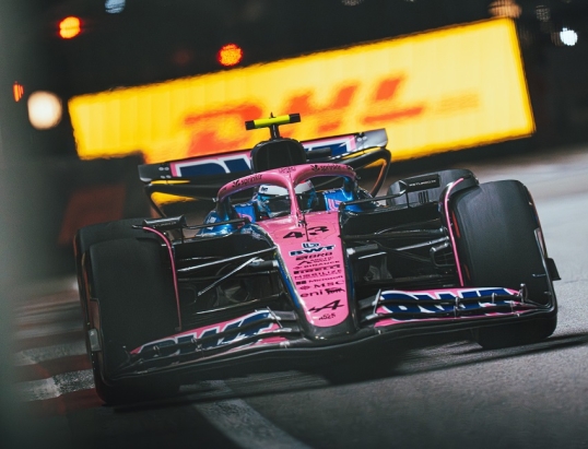 Fórmula 1: Russell con mercedes se quedó con la pole y Colapinto clasificó 18º en el Gran Premio de Singapur