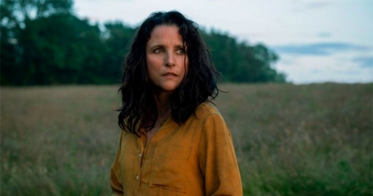 Estrenan el film «El último abrazo», Julia Louis-Dreyfus, Lola Petticrew