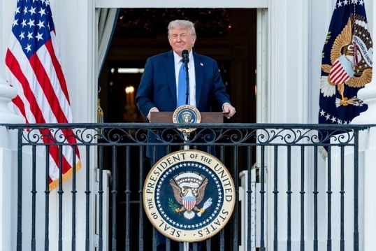 Donald Trump prohíbe la entrada a EE.UU. de inmigrantes de 12 países y limita la de otros siete