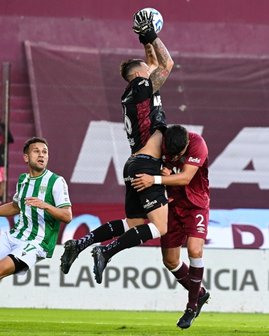 Torneo apertura de la Liga Profesional de Fútbol: Lanús juega el clásico ante Banfield