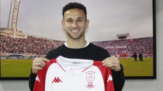 Huracán presentó a Juan Bisanz como nuevo jugador del club