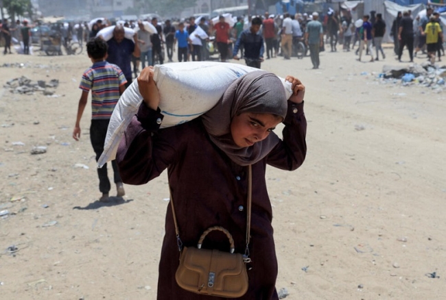 Denuncian una «trampa mortal» en harina repartida a palestinos en Gaza