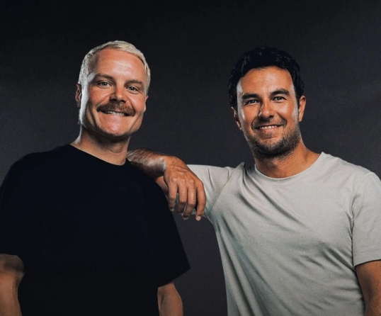 La escudería Cadillac confirmó a “Checo” Pérez y a Valtteri Bottas como sus pilotos para 2026