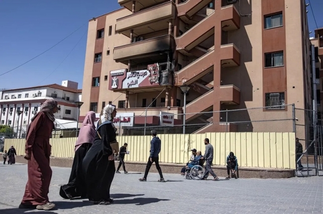 Israel atacó el hospital Nasser de Gaza y dejó al menos 20 muertos, 4 de ellos periodistas