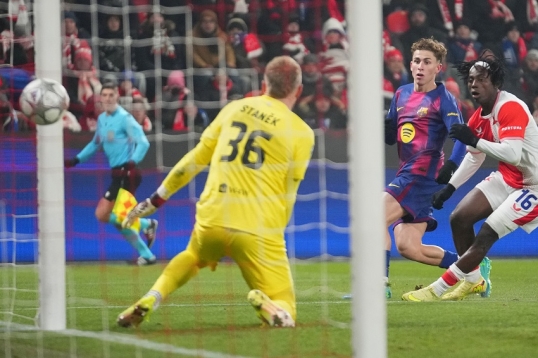 UEFA Champions League: Barcelona venció 4-2 al Slavia Praga
