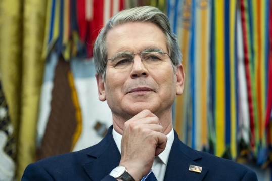 Scott Bessent lanzó una advertencia petrolera a China