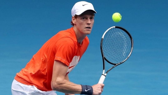 Australian Open 2026: Jannik Sinner venció a Luciano Darderi y pasó a cuartos de final