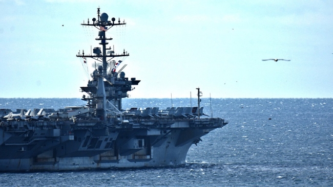 Los hutíes lanzan proyectiles y drones contra el portaviones USS Harry Truman