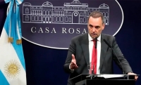 Antes de ser un funcionario enriquecido, Adorni se quejaba por un paquete de salchichas