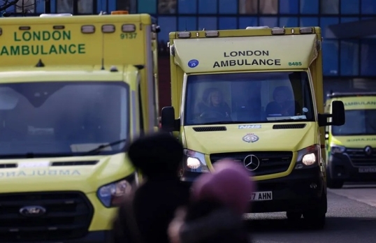 Apuñalamientos en un tren británico: Los detenidos son nacidos en el Reino Unido