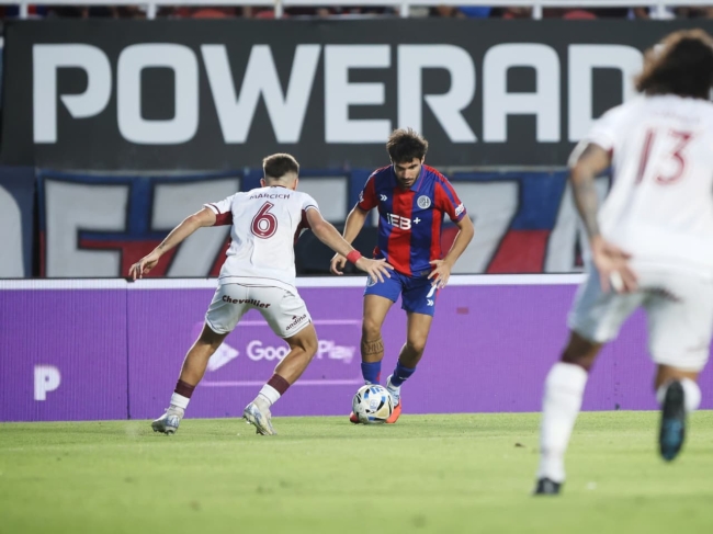 Torneo apertura de la Liga Profesional de Fútbol: Lanús venció a San Lorenzo, en el bajo Flores