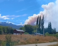 El fuego en el Bolsón está descontrolado y se procedió a la evacuación de zonas pobladas