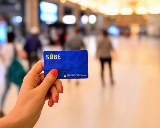 Titulares de prestaciones de Anses acceden al 55% de descuento en transporte