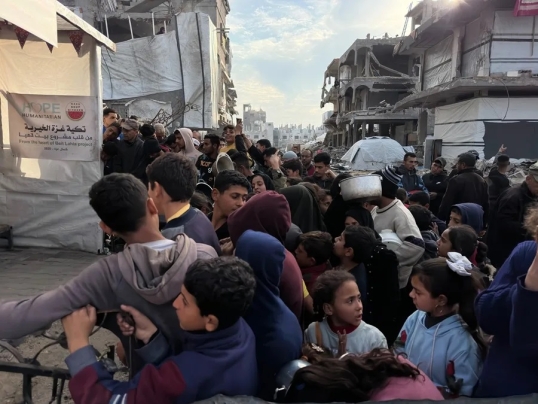 Israel asesina a ocho palestinos mientras trataban de recibir comida en Franja de Gaza este sábado