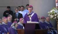 Despedida al papa Francisco en la Catedral de Buenos Aires: «Lloramos porque se murió el padre de todos»