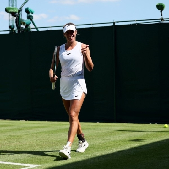 Wimbledon: La argentina Solana Sierra venció a la española Cristina Bucsa  y pasó a octavos de final